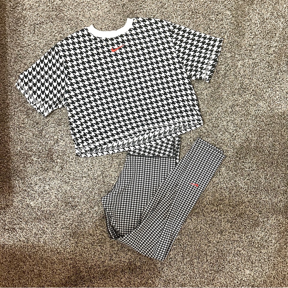 NEW Nike Women’s Black and White Houndstooth Activewear - Picture 7 of 7